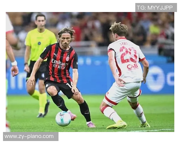 世界杯激战：AC米兰与波尔图战成平局全场沸腾数据分析揭示精彩瞬间