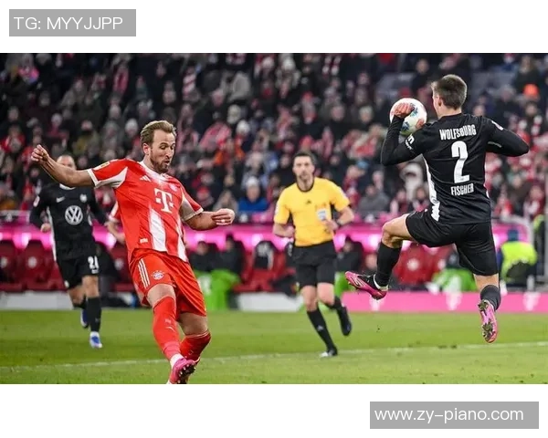 英超赛场巴萨大胜拜仁四球狂潮引发全场热议与十大精彩进球回顾