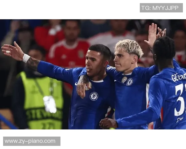 中超精彩对决曼联与切尔西战成平局乌龙球引发全场热烈反响